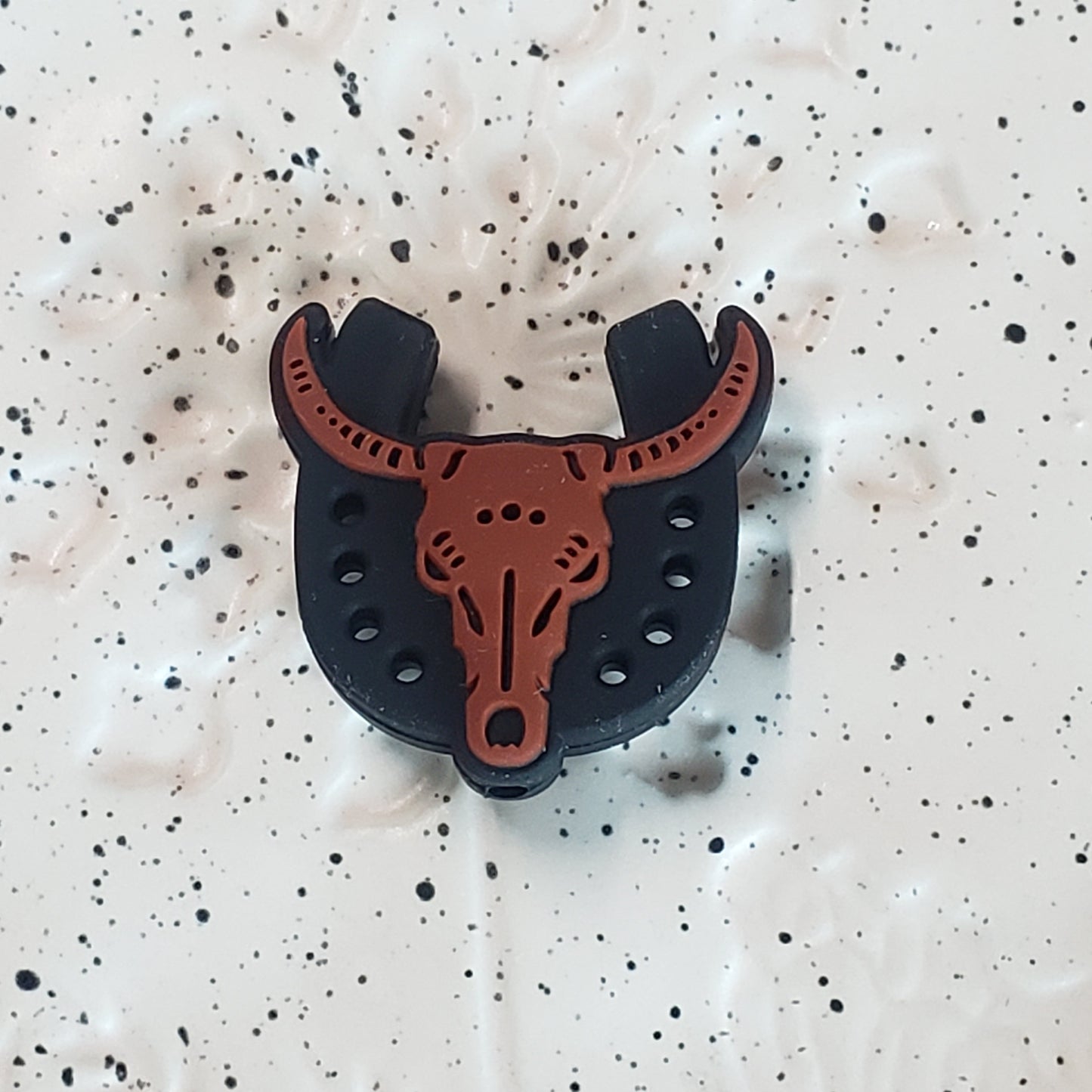 Country - Bull Horseshoe Rust Silicone Focal