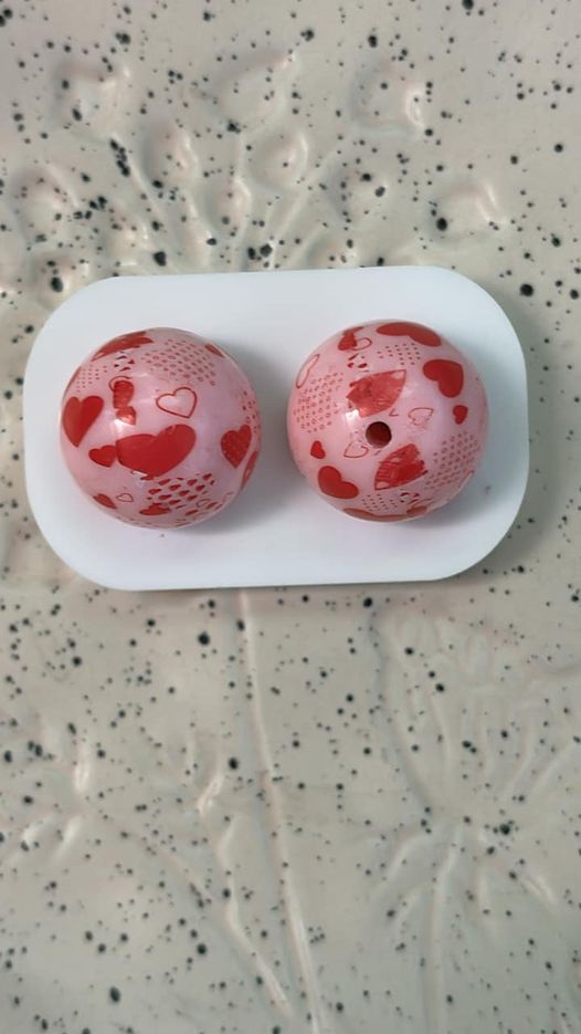 20mm Printed Acrylic Pink Red Hearts Bead